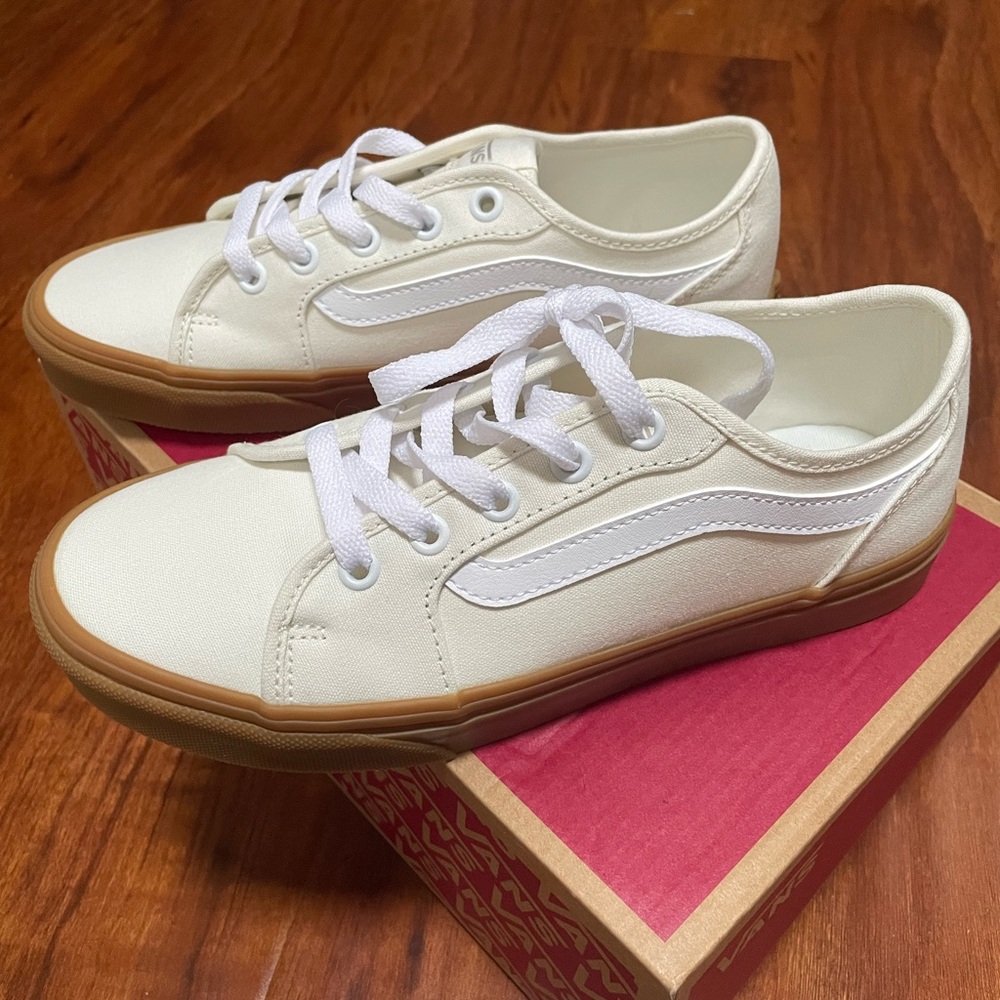BRAND NEW - Vans Marshmallow Canvas Sneakers with Gum Sole - NWT